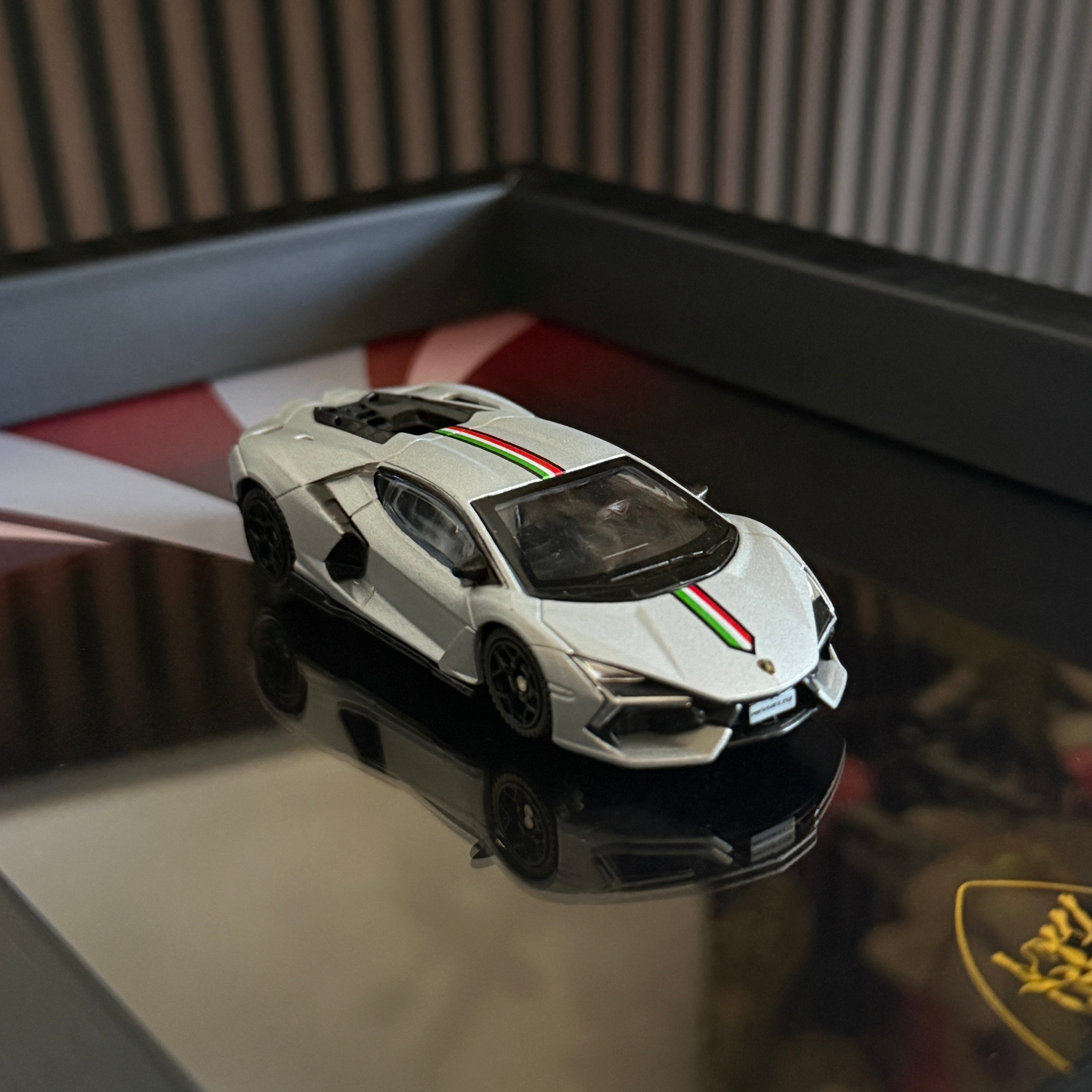 Lamborghini Revuelto Frame (Grey)