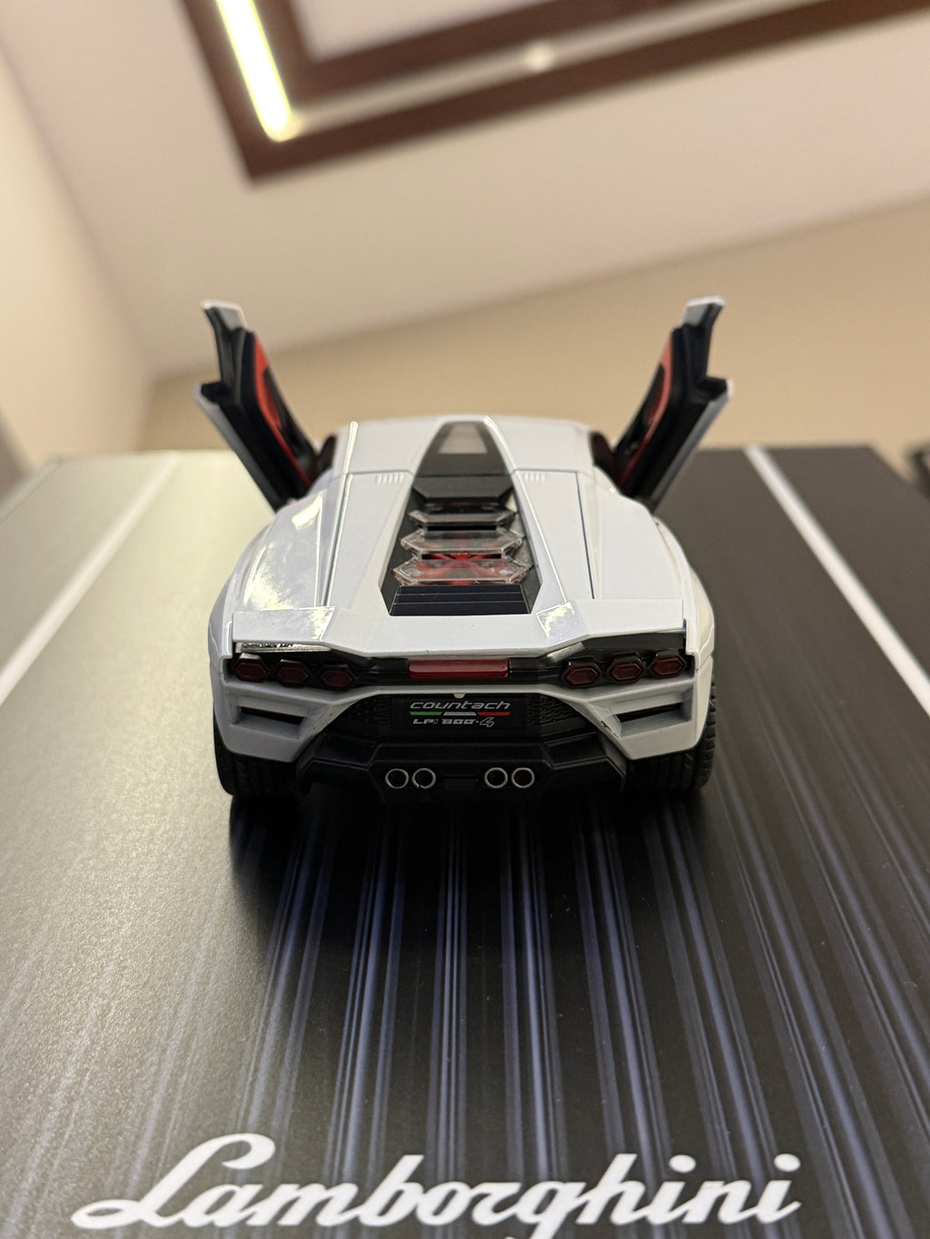 Lamborghini Countach LPI 800-4 Premium Artpiece