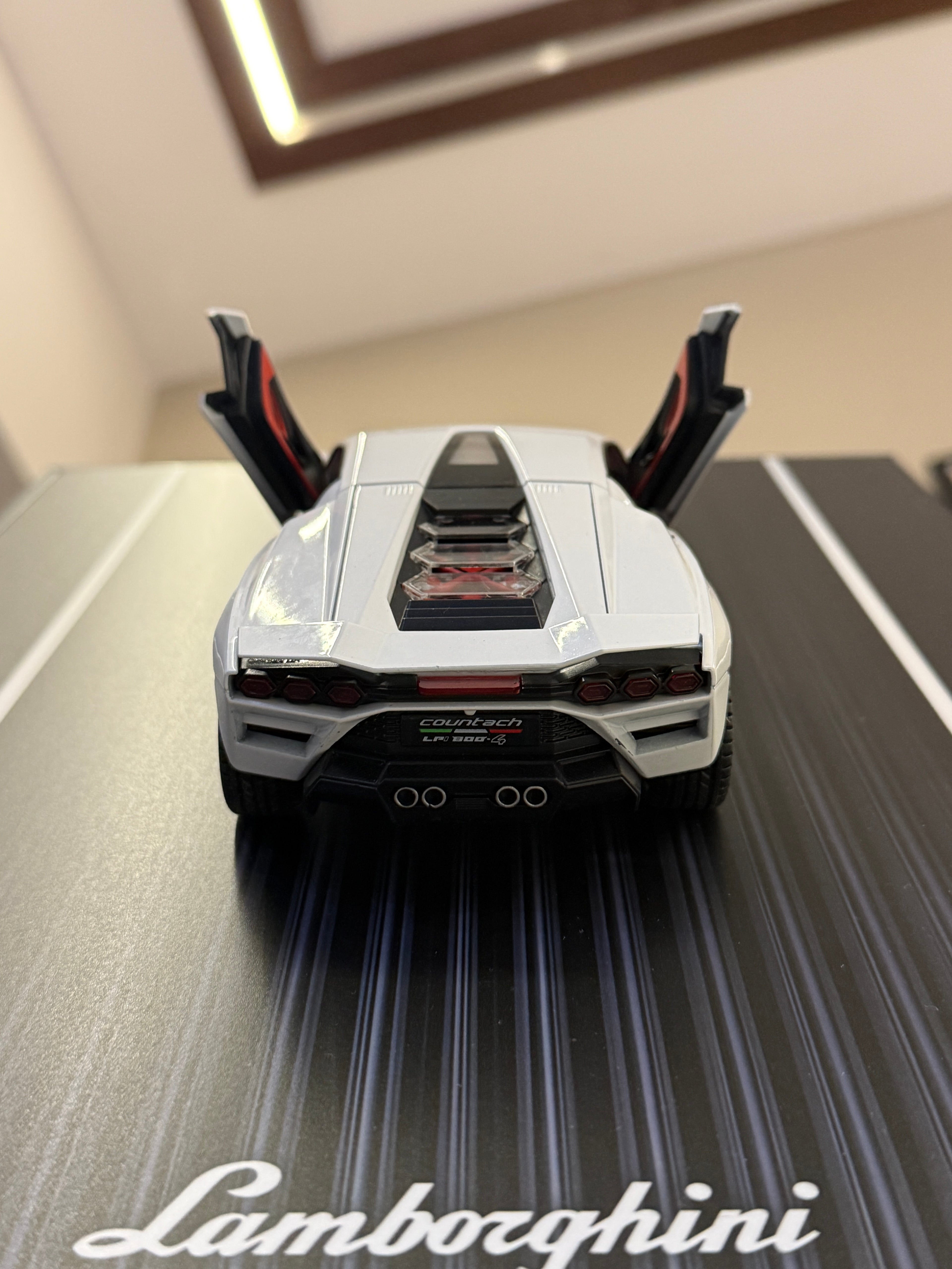 Lamborghini Countach LPI 800-4 Premium Artpiece