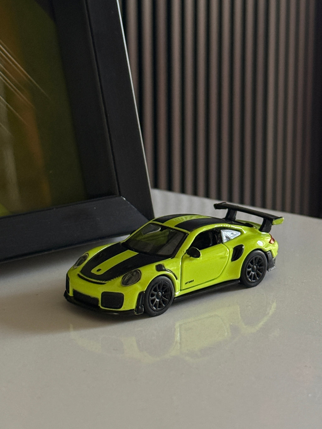 Porsche 911 gt2 rs Green Artpiece
