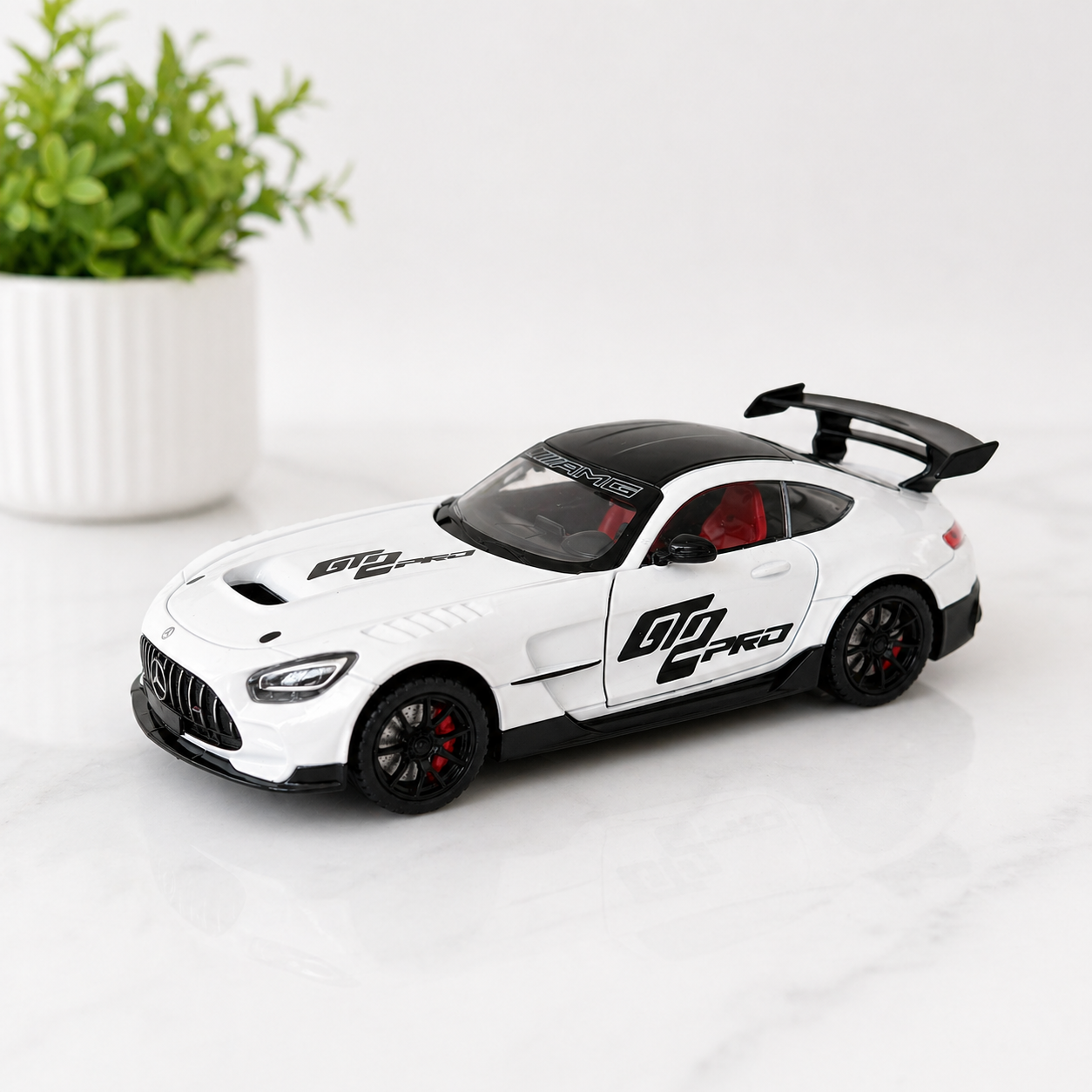 Mercedes-Benz AMG GT 1:24 scale model