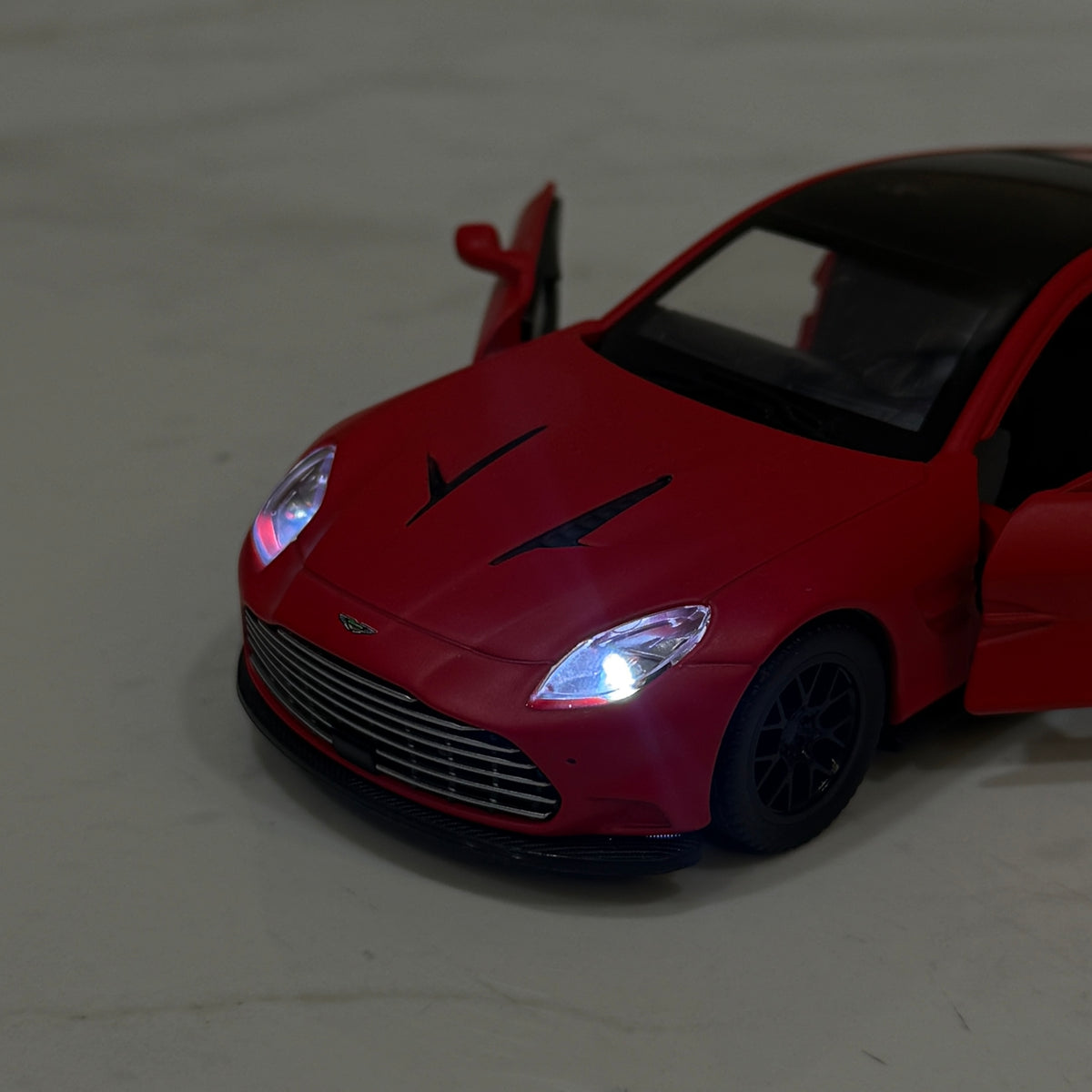 Aston Martin Vanquish 1:32 scale CCA model