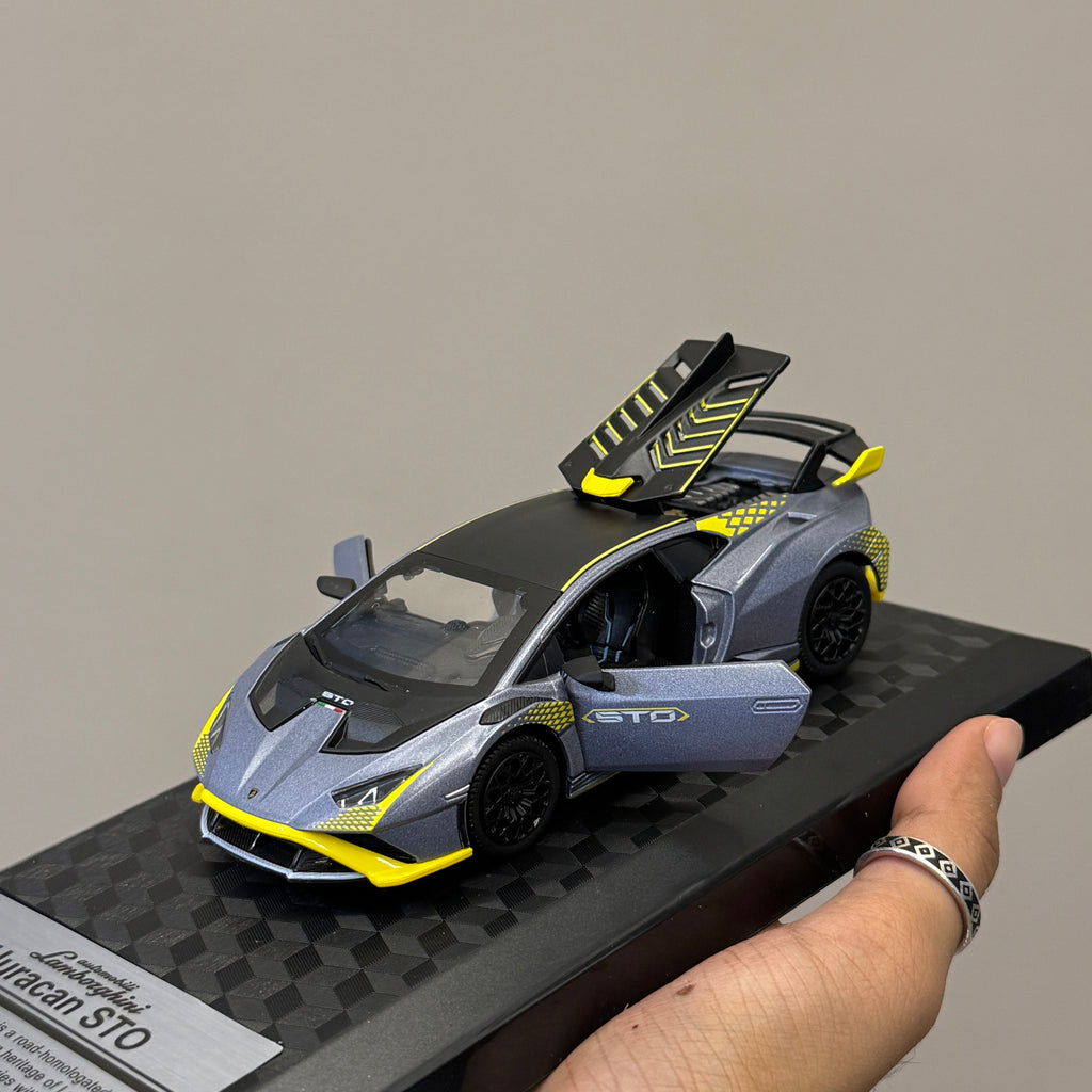 Lamborghini Huracan STO 1:32 scale CCA model