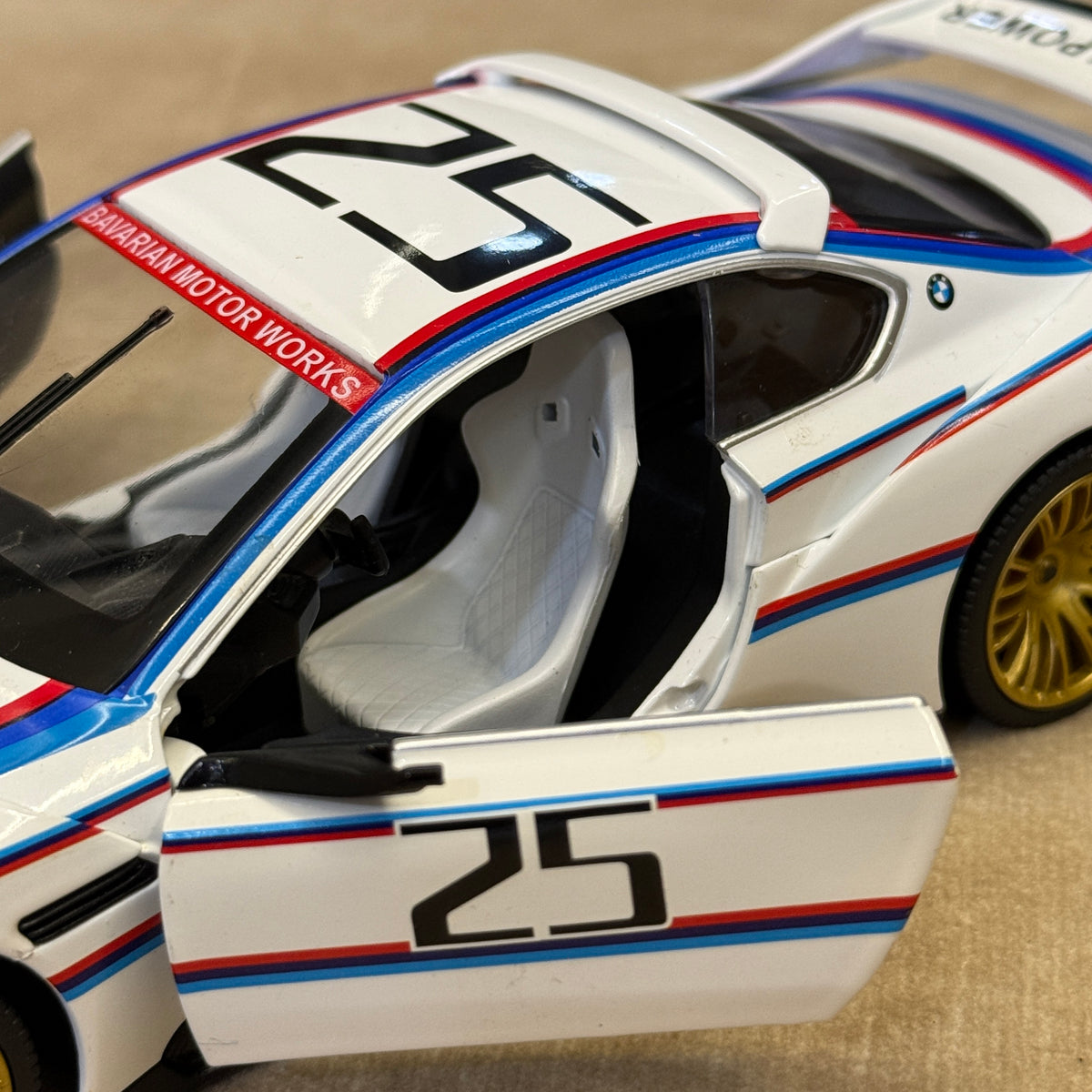 BMW 3.0 CSL 1:24 CCA Model