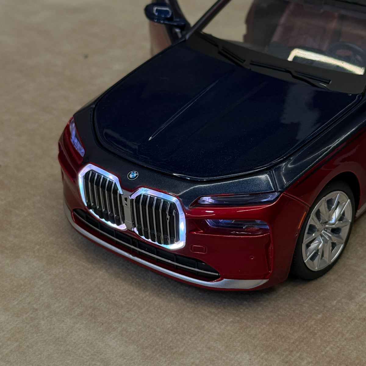 BMW i7 1:24 Scale CCA Model