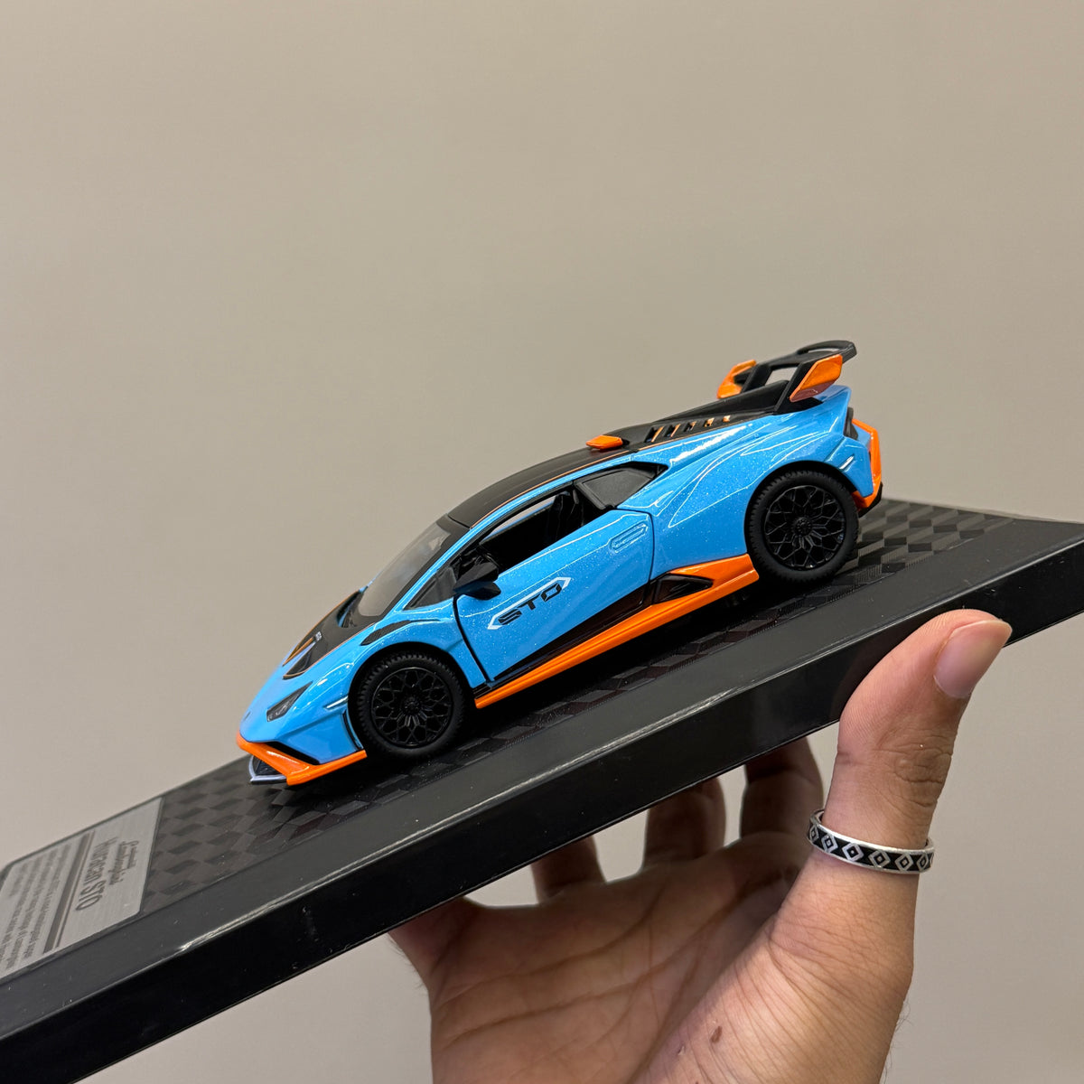 Lamborghini Huracan STO 1:32 scale CCA model