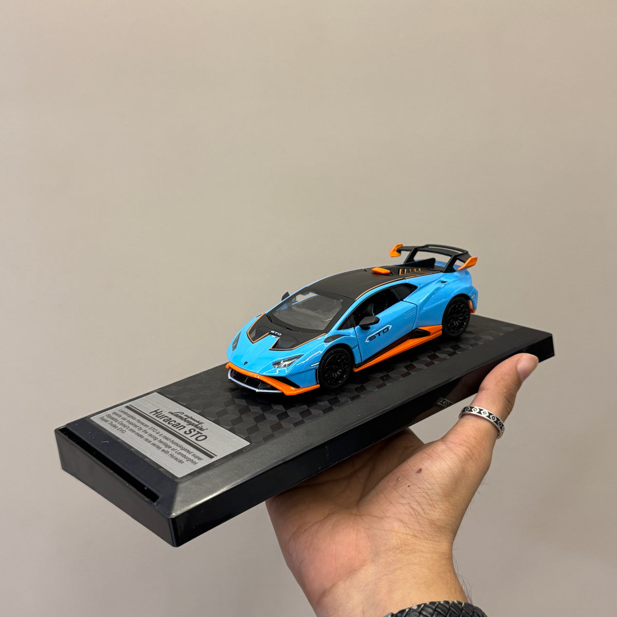 Lamborghini Huracan STO 1:32 scale CCA model