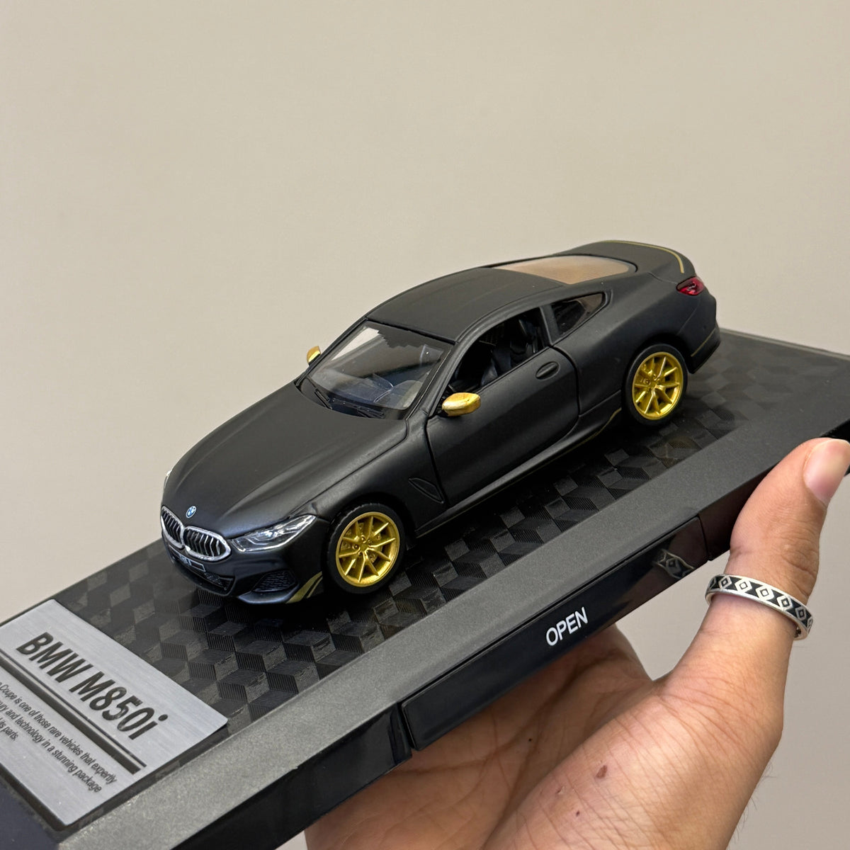 BMW M850i 1:35 Scale CCA model